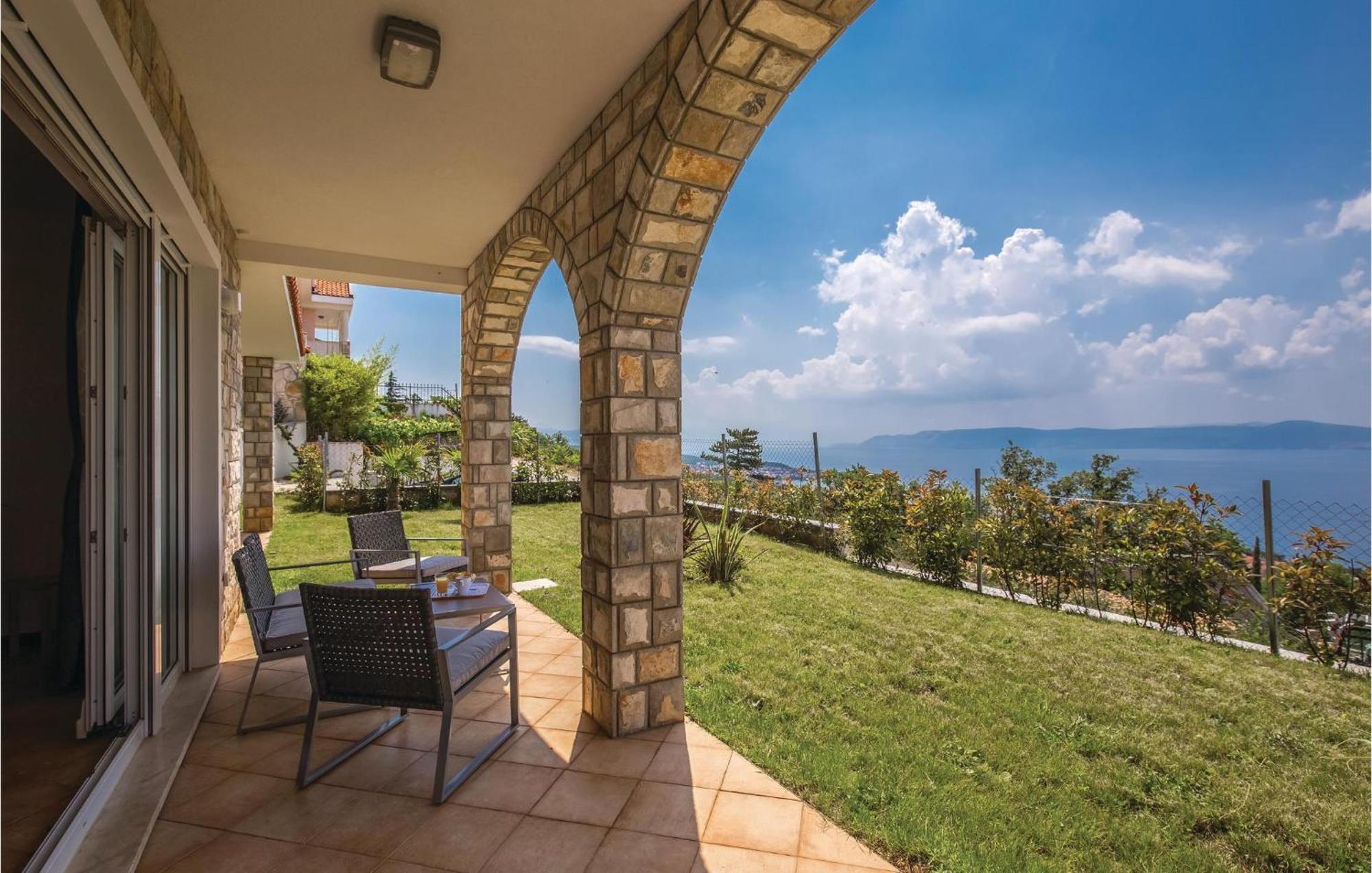 Cozy Apartment In Crikvenica With House Sea View Extérieur photo